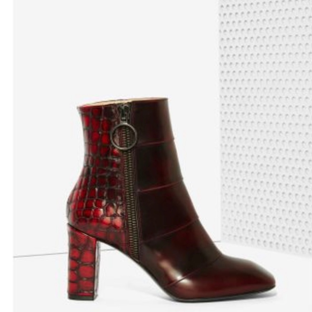 Eugenia Kim EllA  Burgundy Ankle Bootie sz40